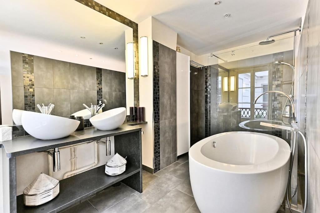 Prestigieux Et Lumineux De 150m2 - Ii Appartement Parijs